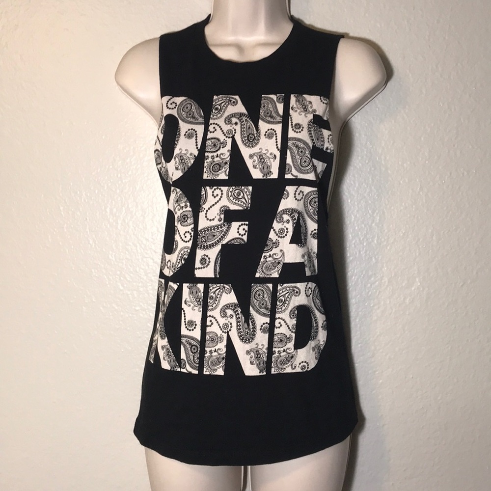 Forever 21 one of a kind paisley printed tank top Small♥️